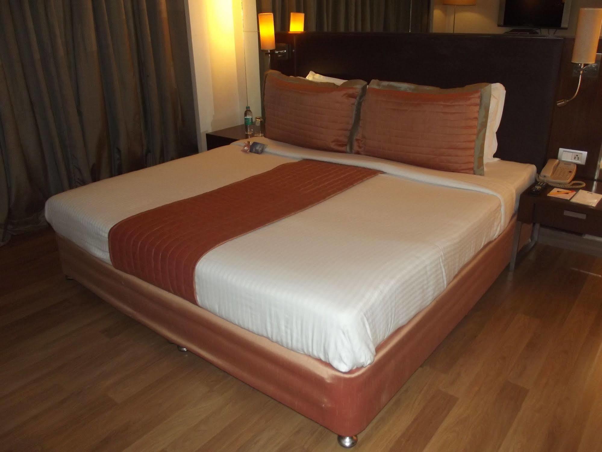 St Laurn Koregaon Park פונה מראה חיצוני תמונה